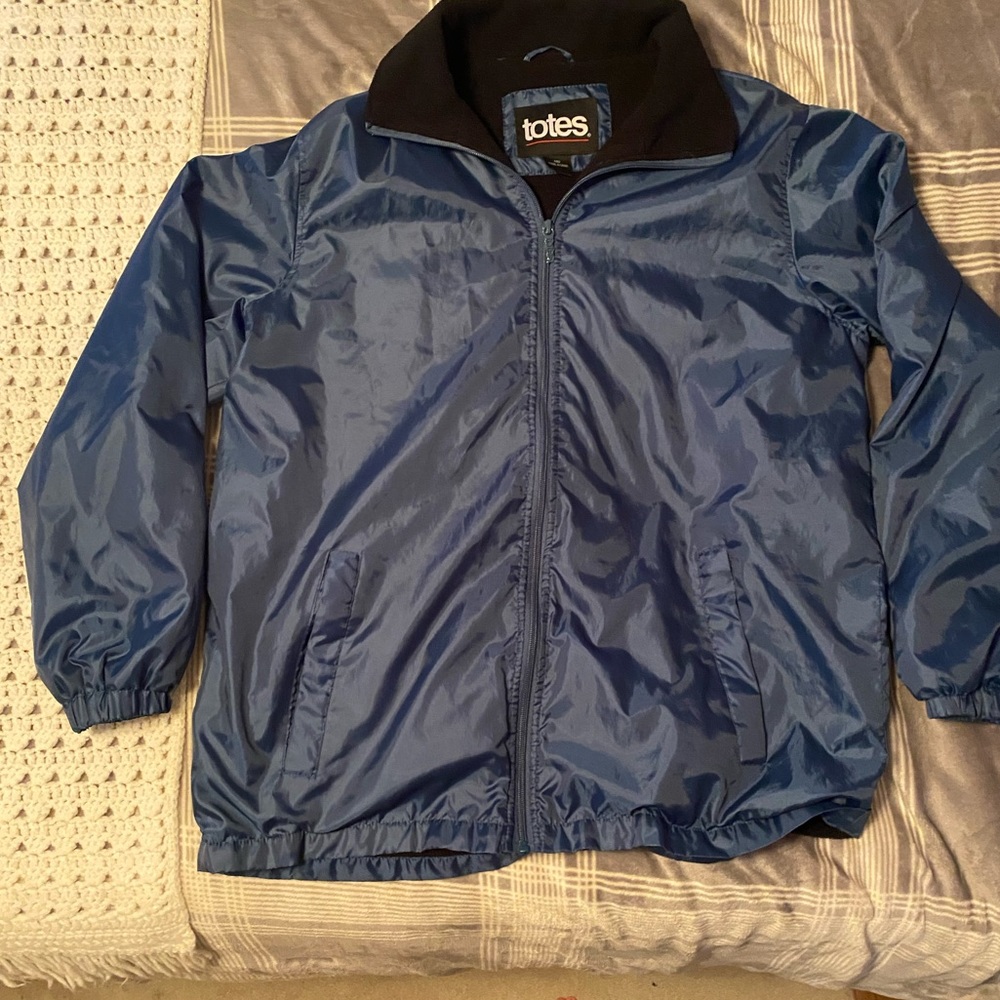 Totes Windbreaker